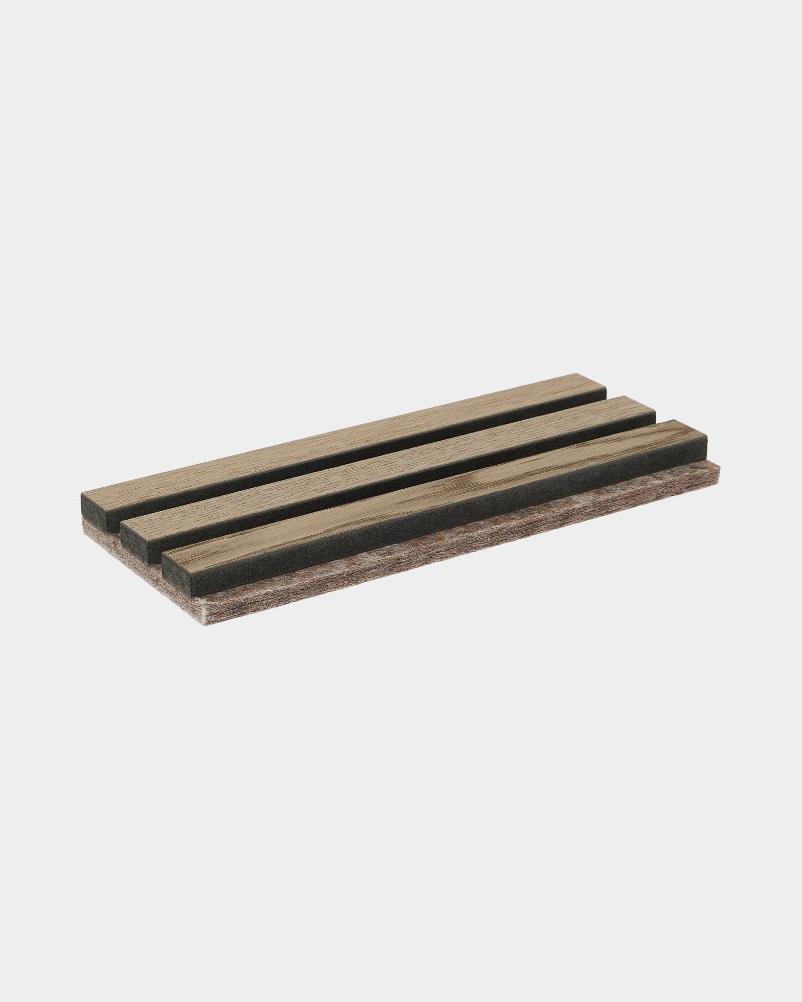 WoodUpp Tonal-sample in Grey Oak, een zeepschaal van bamboelatten met open afwateringssleuven en afwisselend lichte en donkere houttinten.